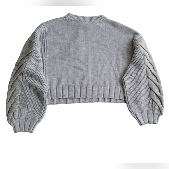 initial NWT Pullover Cropped, Light Grey - Picture 9 of 10
